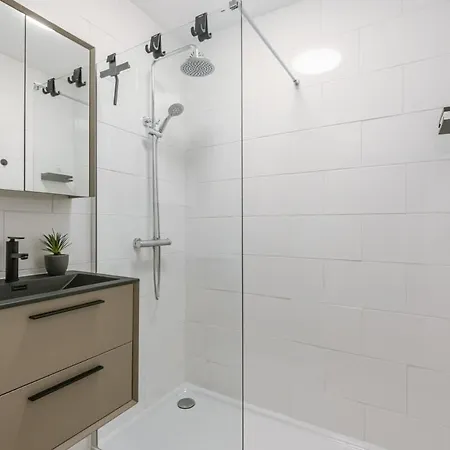 Lovely With Lateral Seaview Appartamento Blankenberge